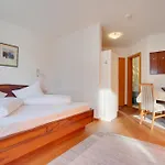 Garni Philipp 3*